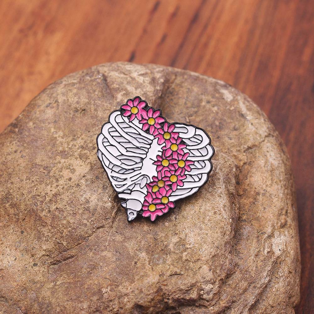 Halloween skull heart enamel brooch