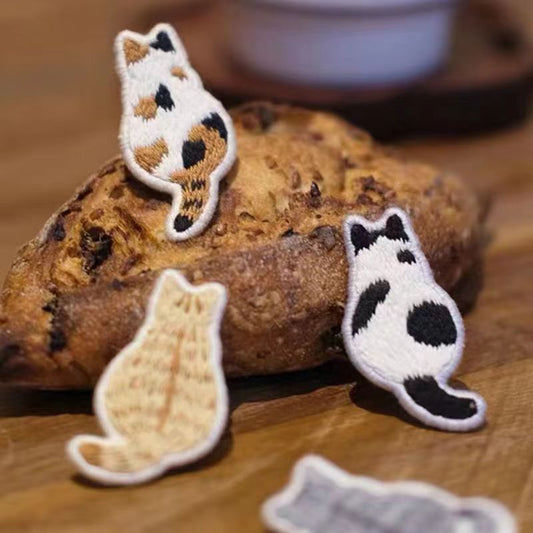 Embroidered cat brooch pin