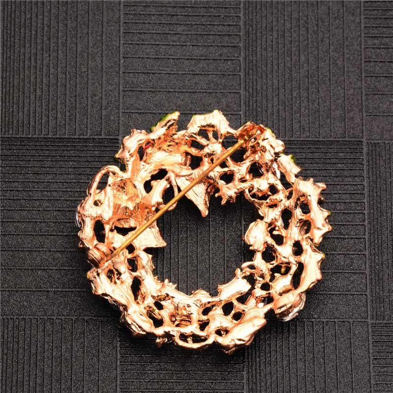 Brooch with Brooch Pin on Christmas Day - Broochs- Brooch - Broochs -
