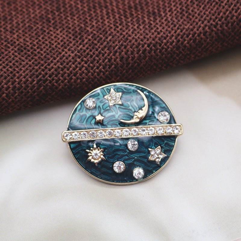 Compatible with Apple, Retro Milky Way Stars And Moon Badge Helios Round Oil Drop Diamond Pearl Brooch - Broochs- Brooch - Broochs -