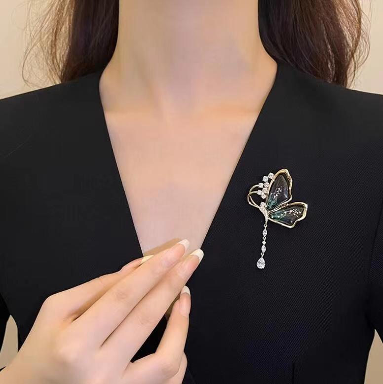 Crystal butterfly tassel brooch