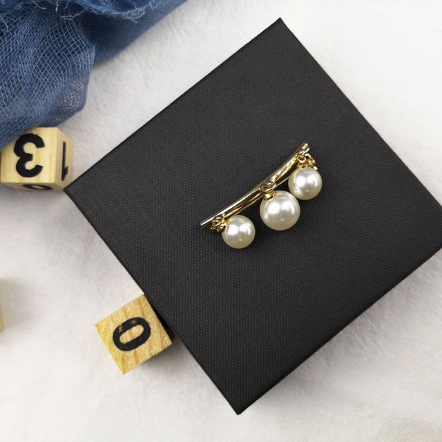 Fashion Pearl Fixed Strap Charm Safety Pin Brooch Sweater Cardigan Clip Chain Brooches Jewelry Wholesale - Broochs- Brooch - Broochs -