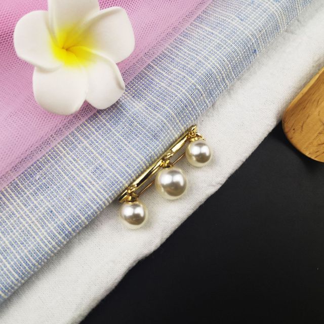 Fashion Pearl Fixed Strap Charm Safety Pin Brooch Sweater Cardigan Clip Chain Brooches Jewelry Wholesale - Broochs- Brooch - Broochs -