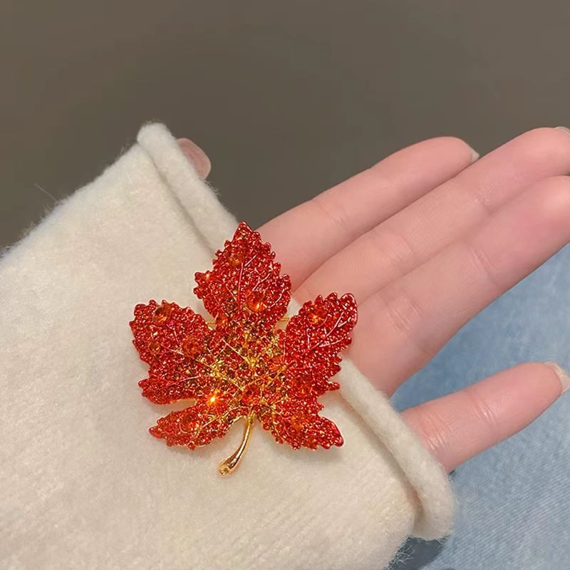 Light Luxury Full Diamond Maple Leaf Brooch High-end And Niche - Broochs- Brooch - Broochs -