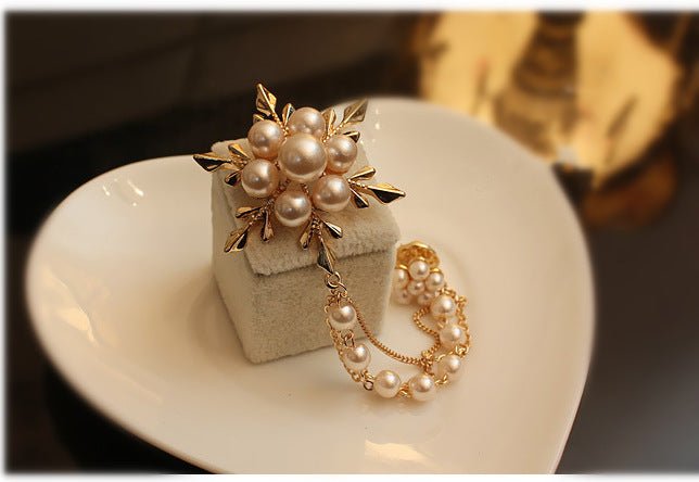Pearl flower brooch - Broochs- Brooch - Broochs -
