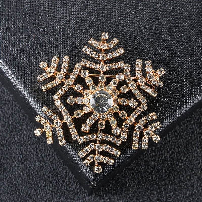 Snowflake Brooch Fashion Flower Corsage Classic - Broochs- Brooch - Broochs -